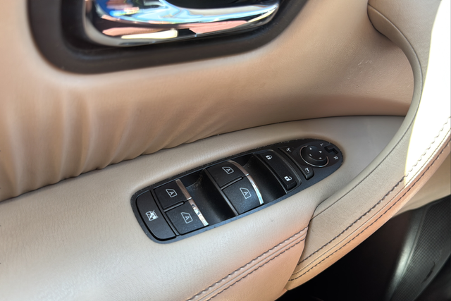Used 2022 Super Black Nissan Platinum image 21