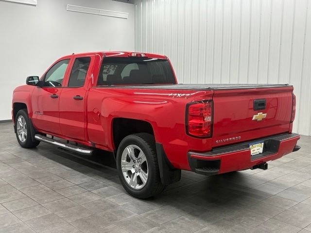 Used 2018 Red Chevrolet Custom image 4