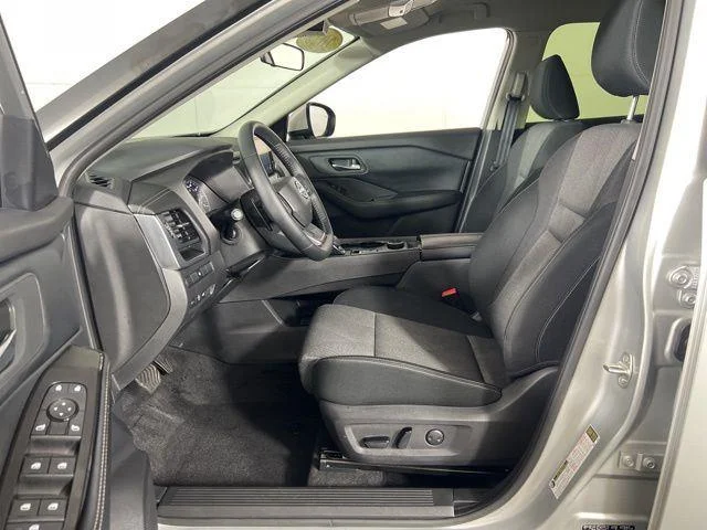 2025 Nissan Rogue SV - Photo 16