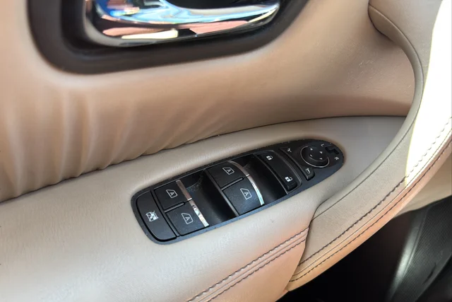 Used 2022 Super Black Nissan Platinum image 21