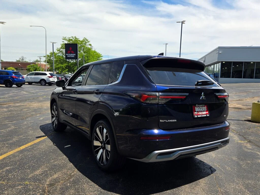 New 2026 Blue Mitsubishi SE image 12