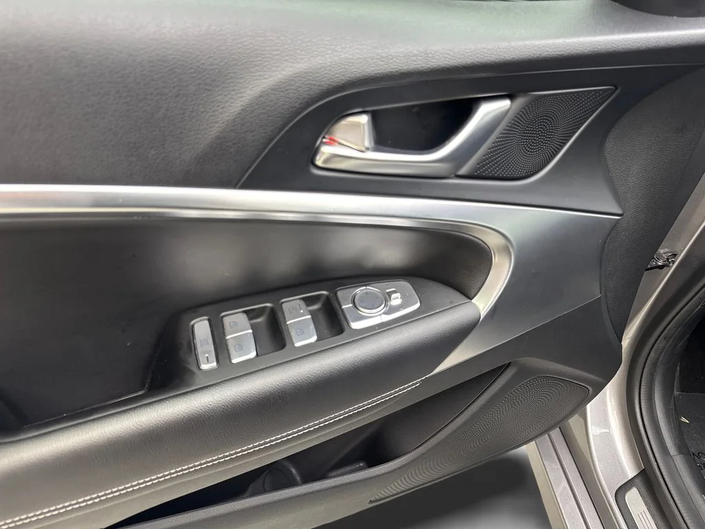 Used 2025 Silver Genesis 2.5T image 32