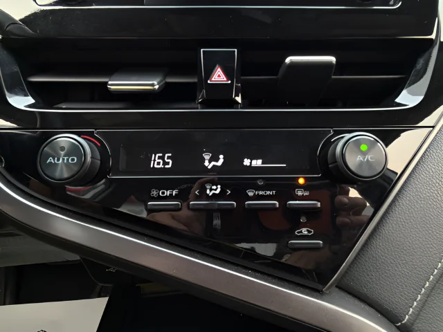 Used 2024  Toyota  image 19