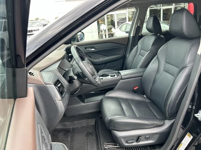 Used 2022 Black Nissan SL image 29