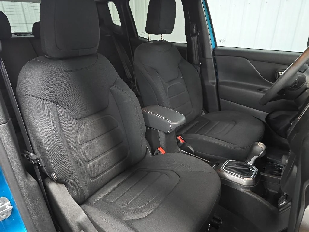 Used 2022 Teal Jeep Latitude image 14