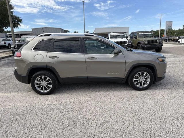 Used 2021 Beige Jeep Latitude Plus image 3