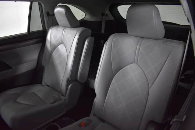 Used 2021  Toyota Platinum image 17