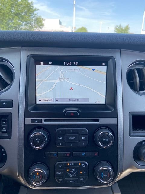 Used 2017 White Platinum Clearcoat Metallic Ford XLT image 6