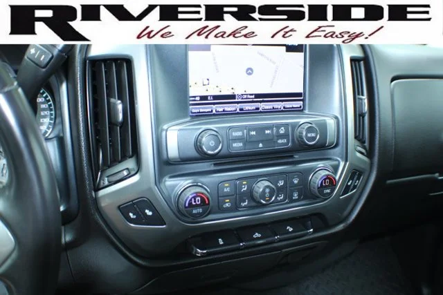 Used 2018 Graphite Metallic Chevrolet LT image 9