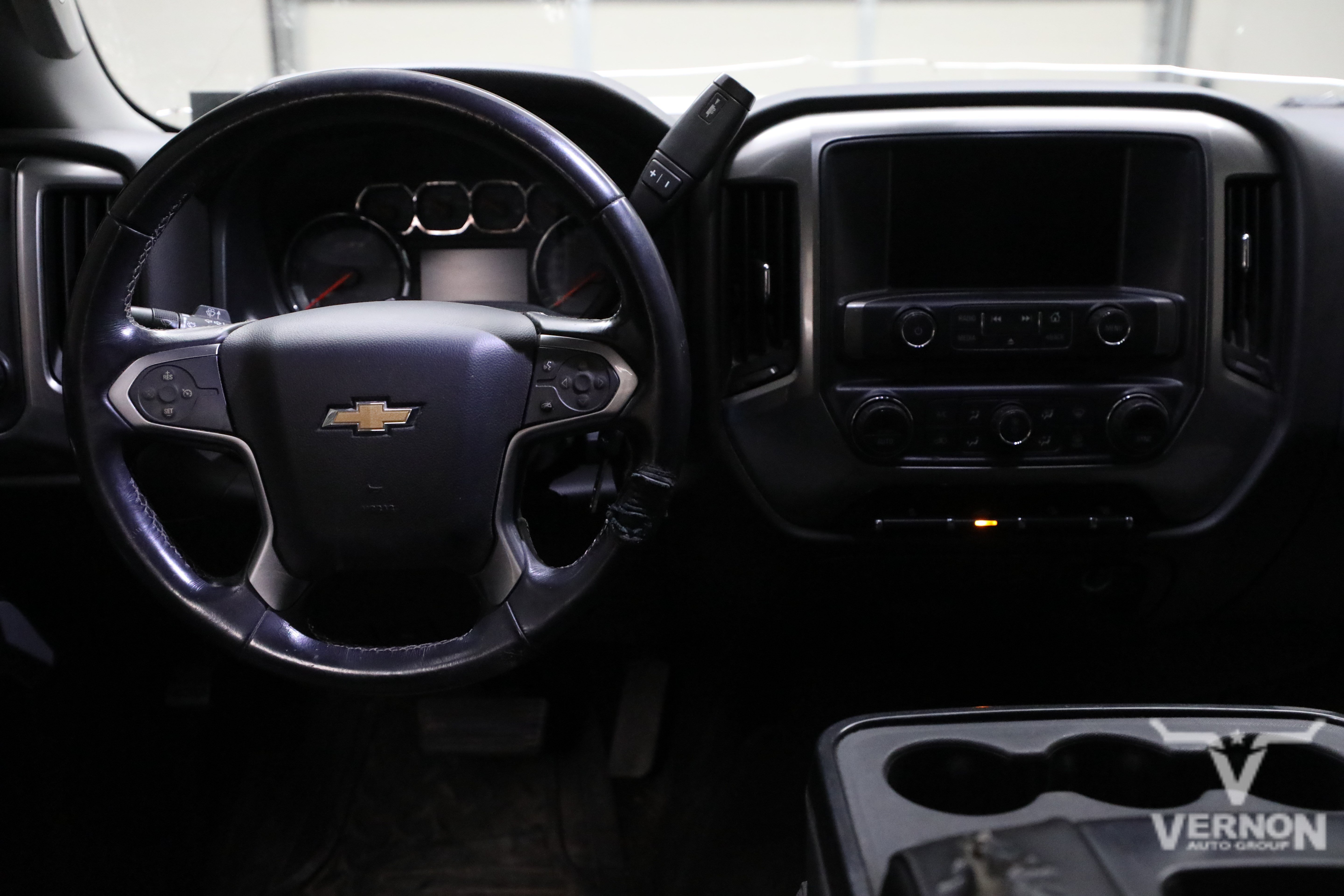 Used 2018 Summit White Chevrolet Y image 8