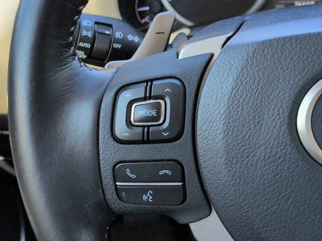 Used 2018 White Lexus 300h image 26