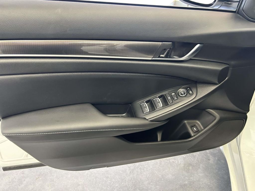 Used 2022  Honda Sport 2.0T image 17