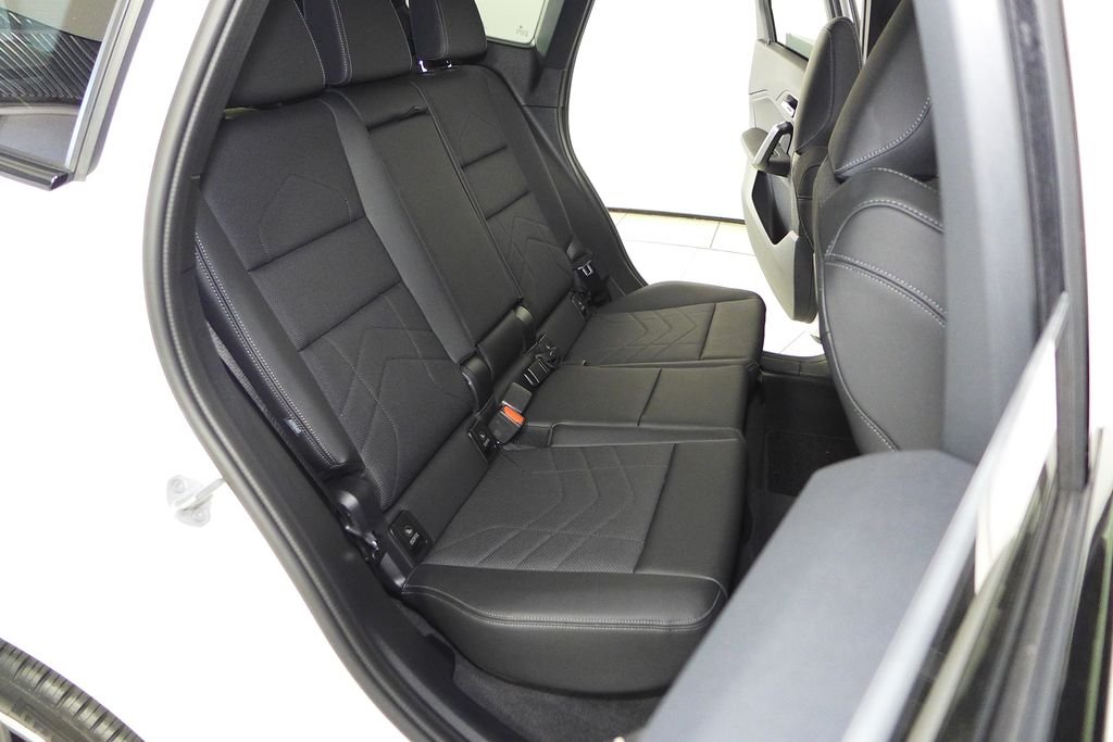 Used 2023 Alpine White BMW xDrive28i image 20
