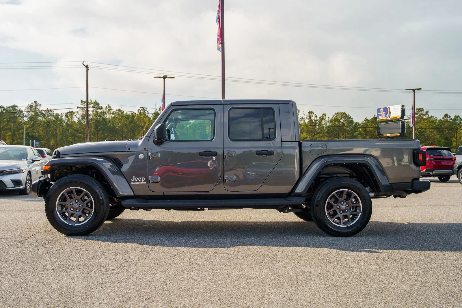 Used 2022 Gray Jeep Overland image 4