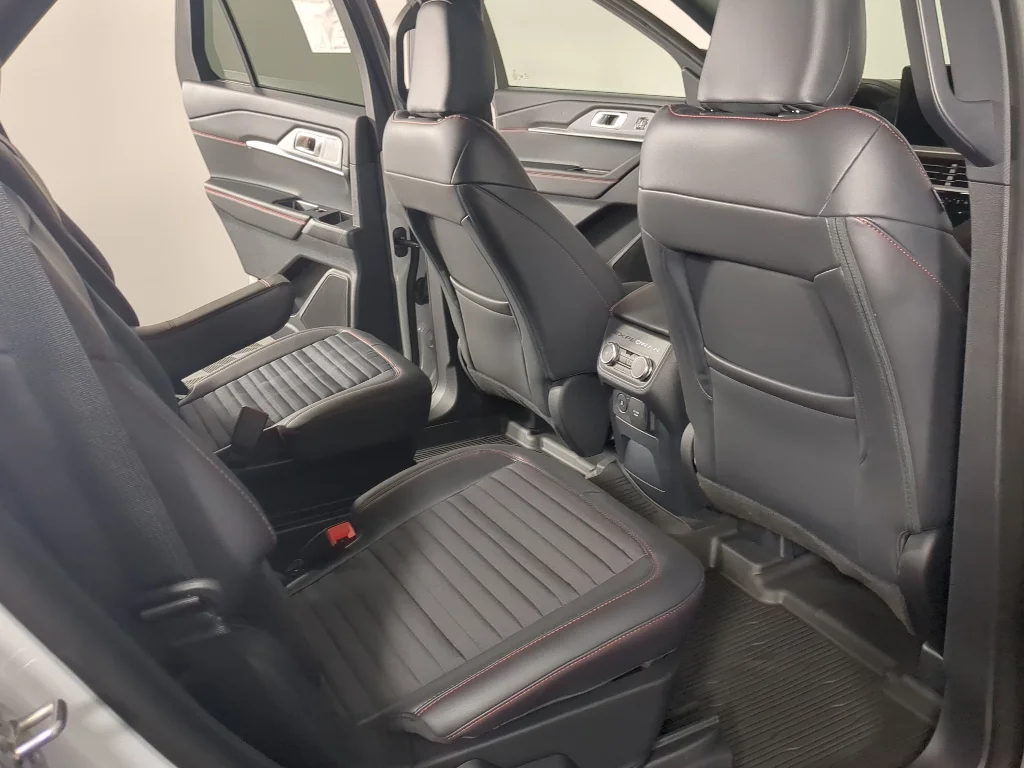 New 2026 Space White Metallic Ford ST-Line image 23