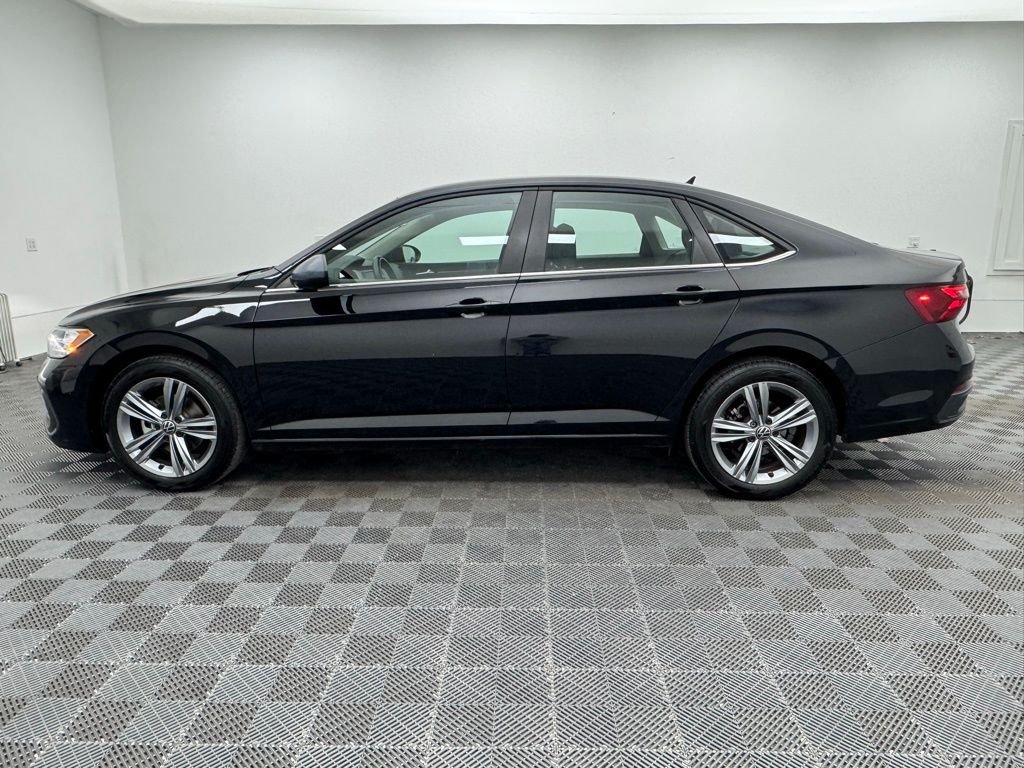 Used 2024 Deep Black Pearl Volkswagen 1.5T SE image 11