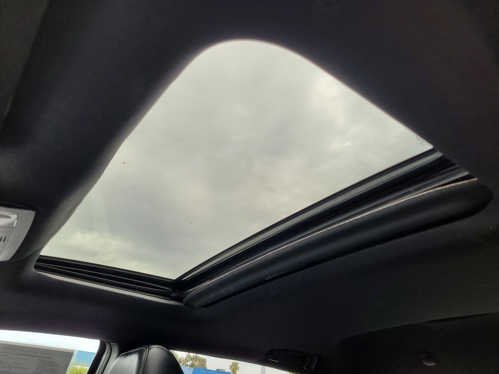 Used 2023 White Toyota  image 16