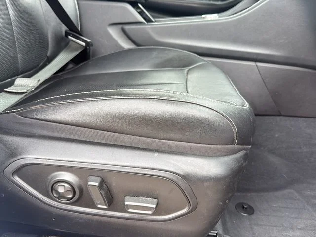 Used 2023 White Jeep Limited image 17
