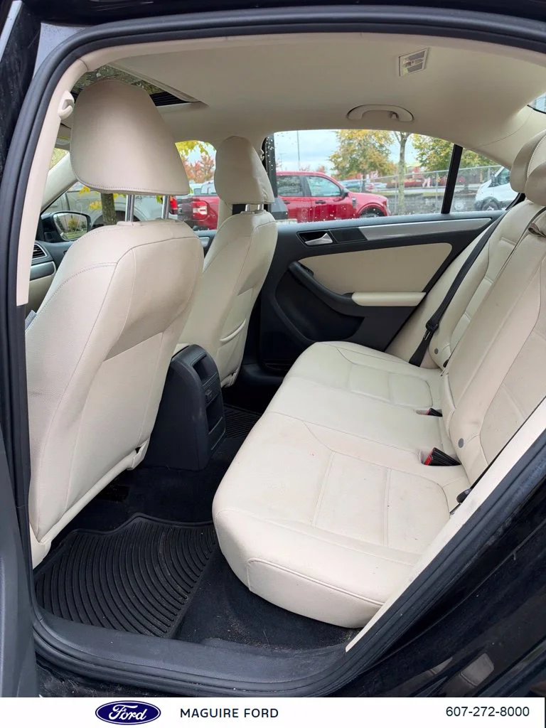 Used 2017 Black Volkswagen 1.4T SE image 9