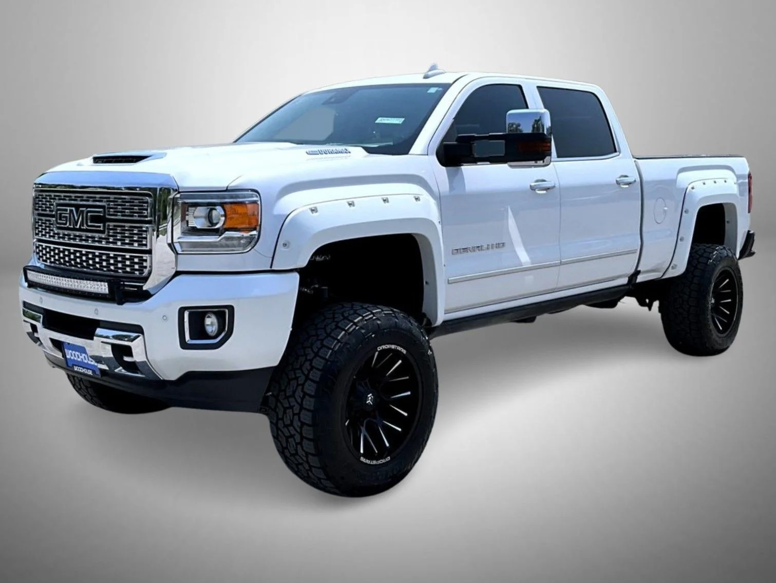 Used 2018 White GMC Denali image 1