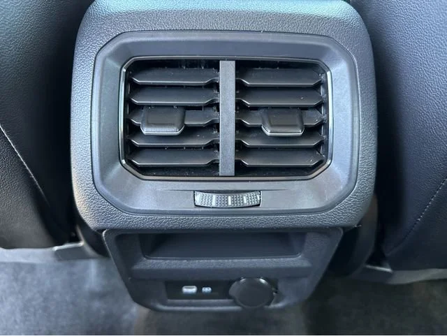2024 Volkswagen Tiguan SE - Photo 18