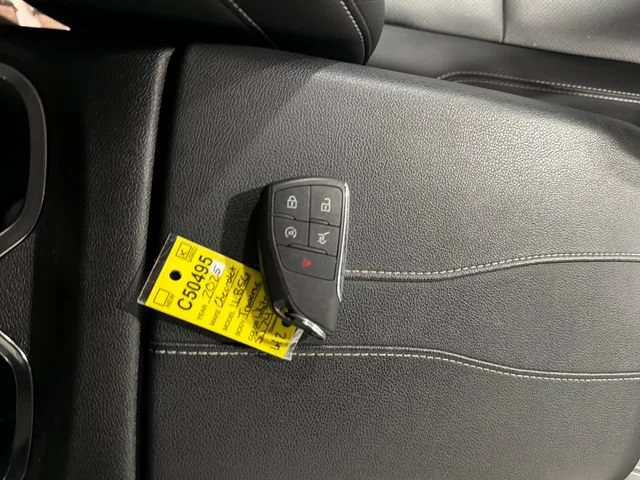 Used 2025 Summit White Chevrolet LT image 34