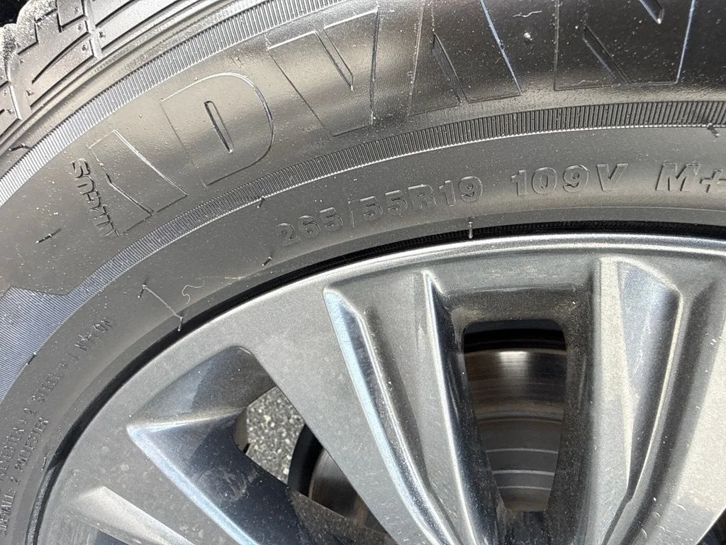 Used 2022 Black Lexus 460 image 24