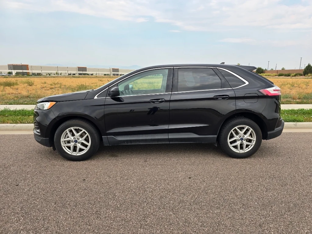 Used 2022 Agate Black Metallic Ford SEL image 2