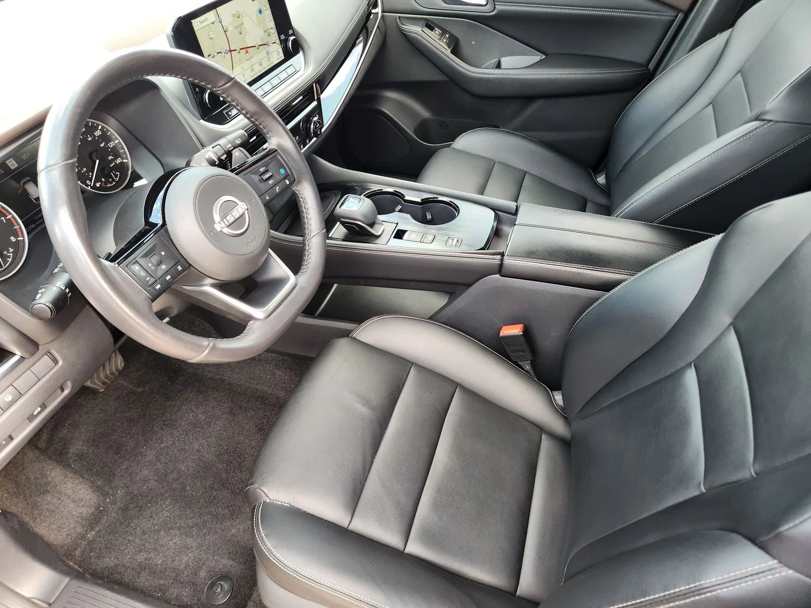 Used 2023 Silver Nissan SL image 12