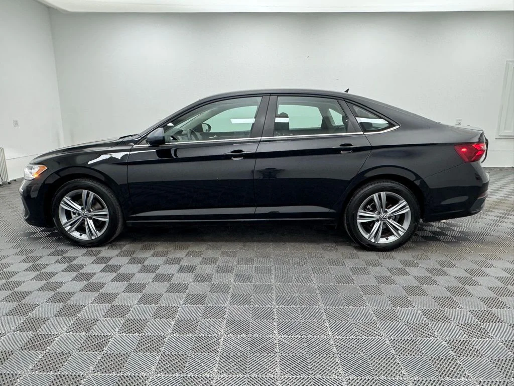 Used 2024 Deep Black Pearl Volkswagen 1.5T SE image 11