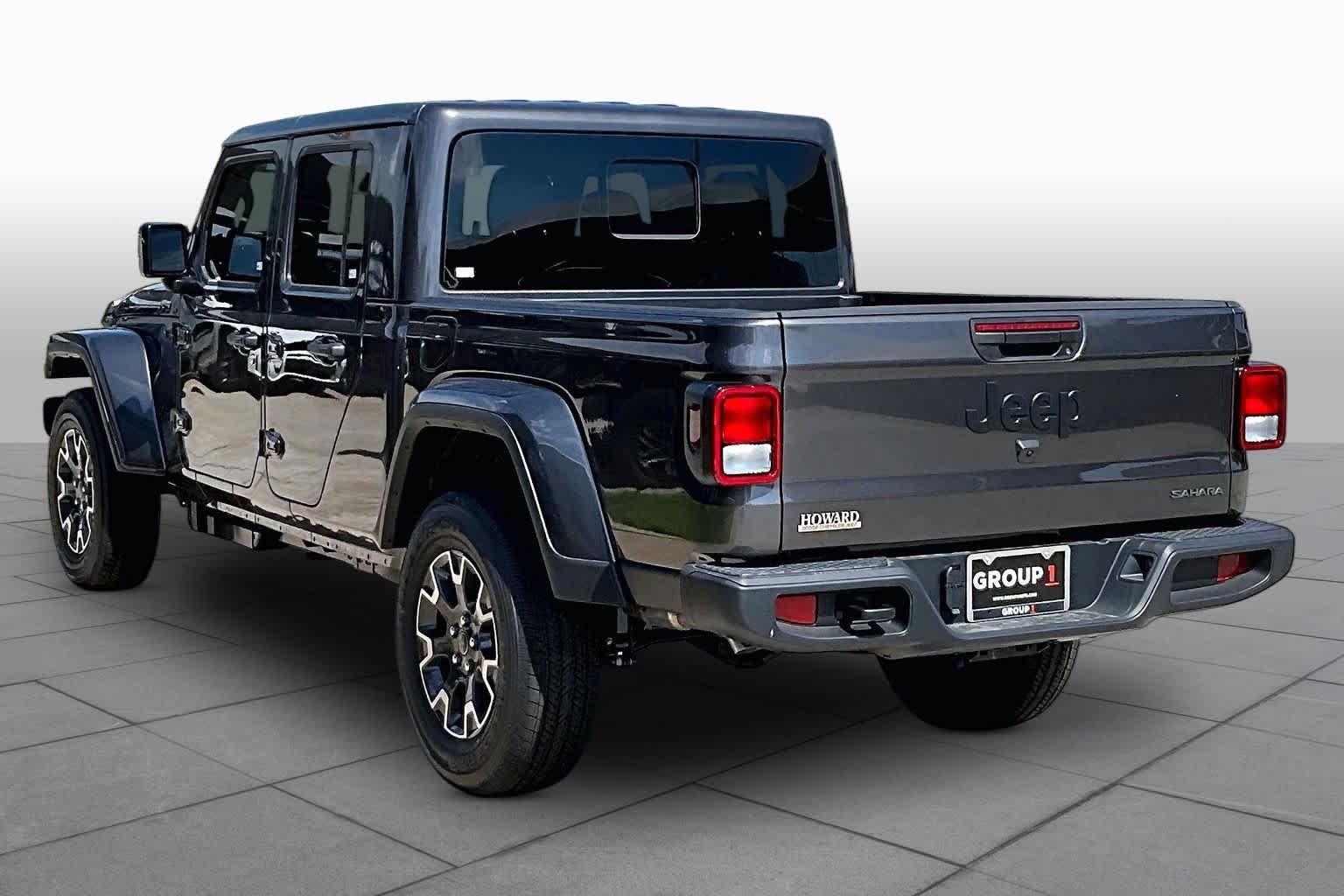 New 2026 Granite Crystal Metallic Clear-Coat Exterior Paint Jeep Sahara image 13