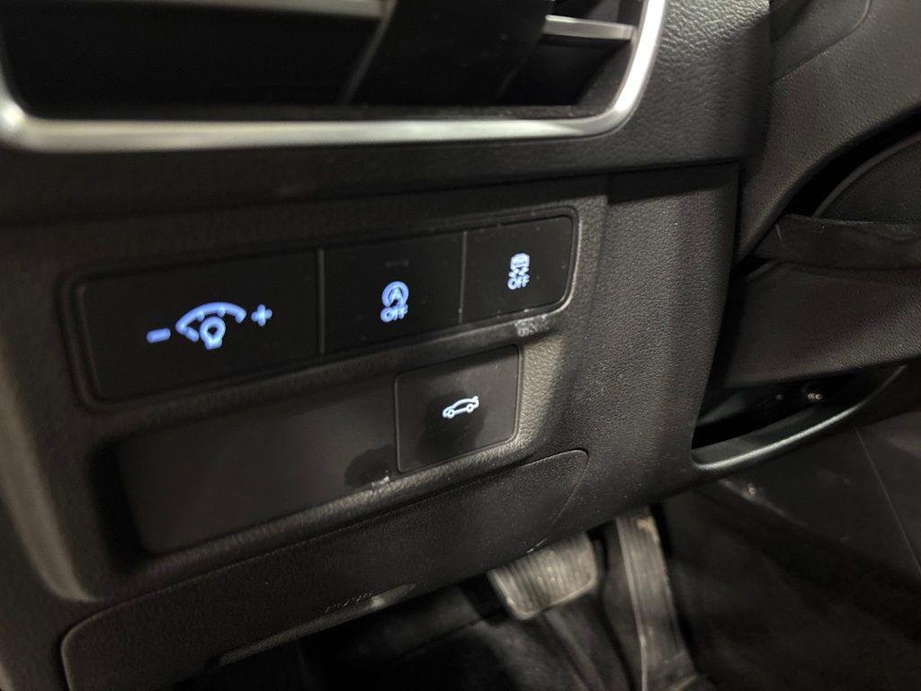 New 2026 White Hyundai SE image 13