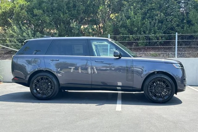New 2026 Amethyst Grey Purple in Gloss finish Land Rover SE image 6