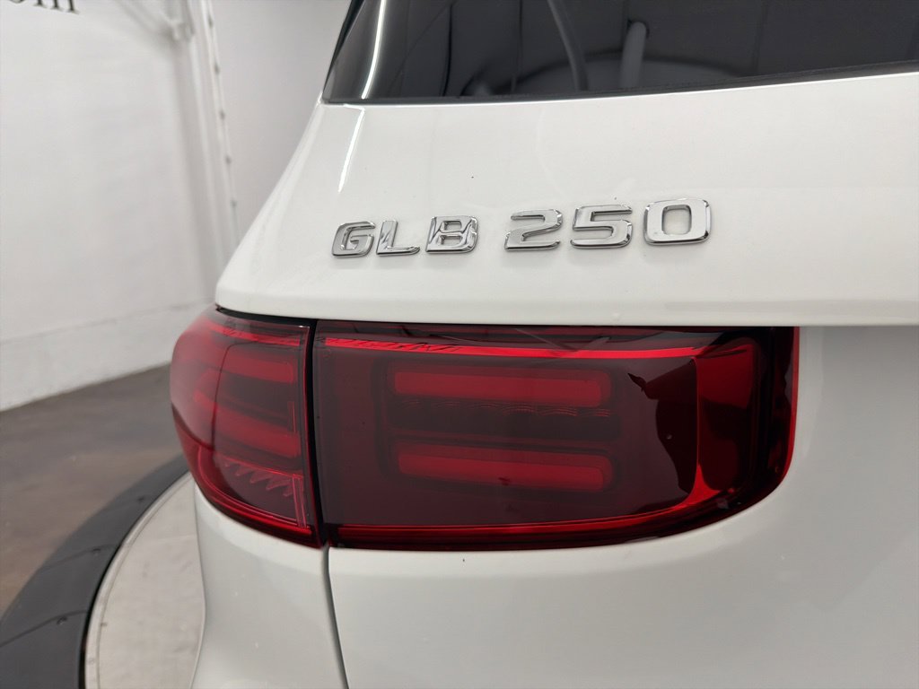 Used 2026 White Mercedes-Benz GLB 250 image 11