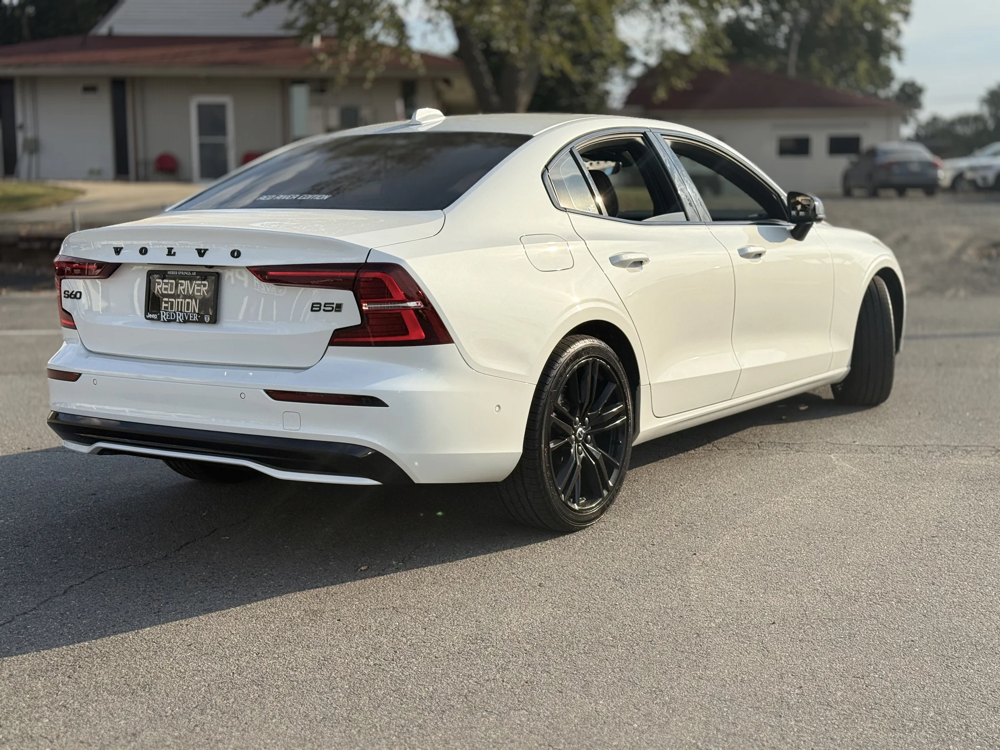 Used 2024 Crystal White Metallic Volvo Plus Black Edition image 9