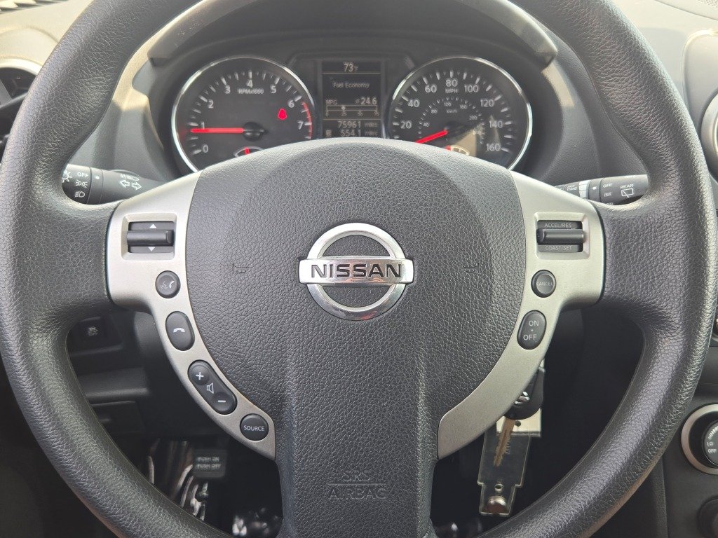 Used 2015 Blue Nissan S image 29