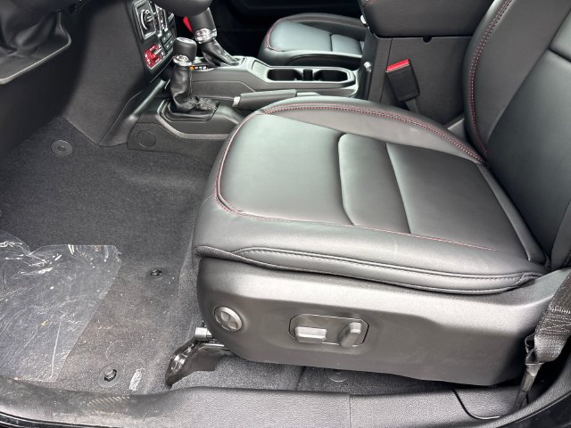 New 2027 Black Clearcoat Jeep Rubicon X image 9