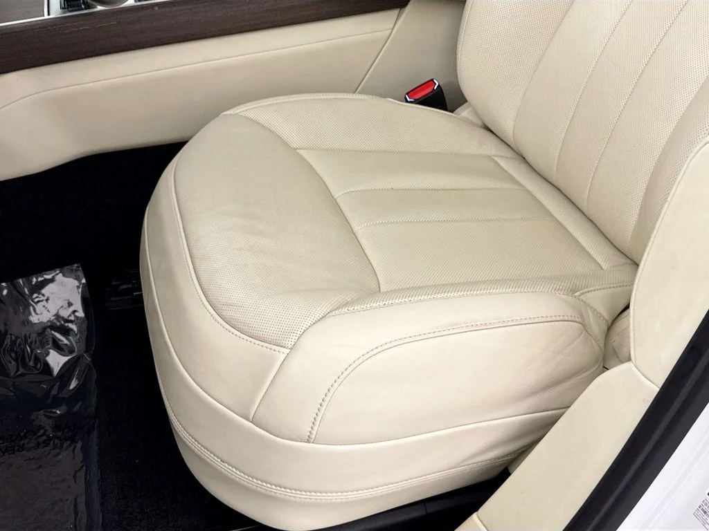 Certified Used 2023 White Land Rover SE image 19