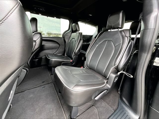 Used 2025 Diamond Black Cry Chrysler Limited image 15