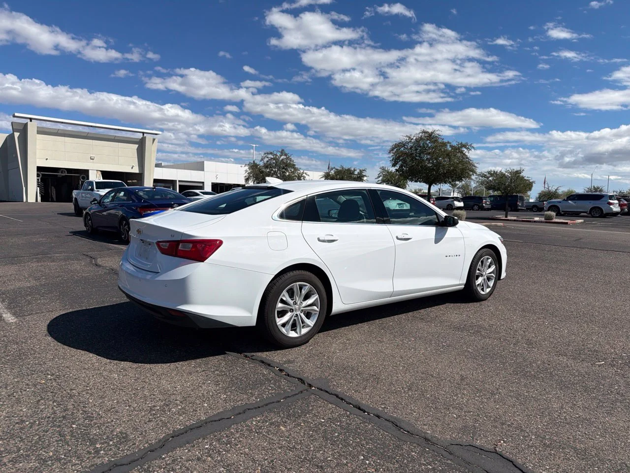 Used 2024 Summit White Chevrolet LT image 4