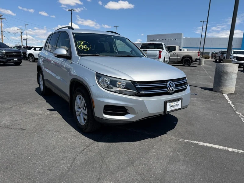 Used 2016 Silver Volkswagen SEL image 1