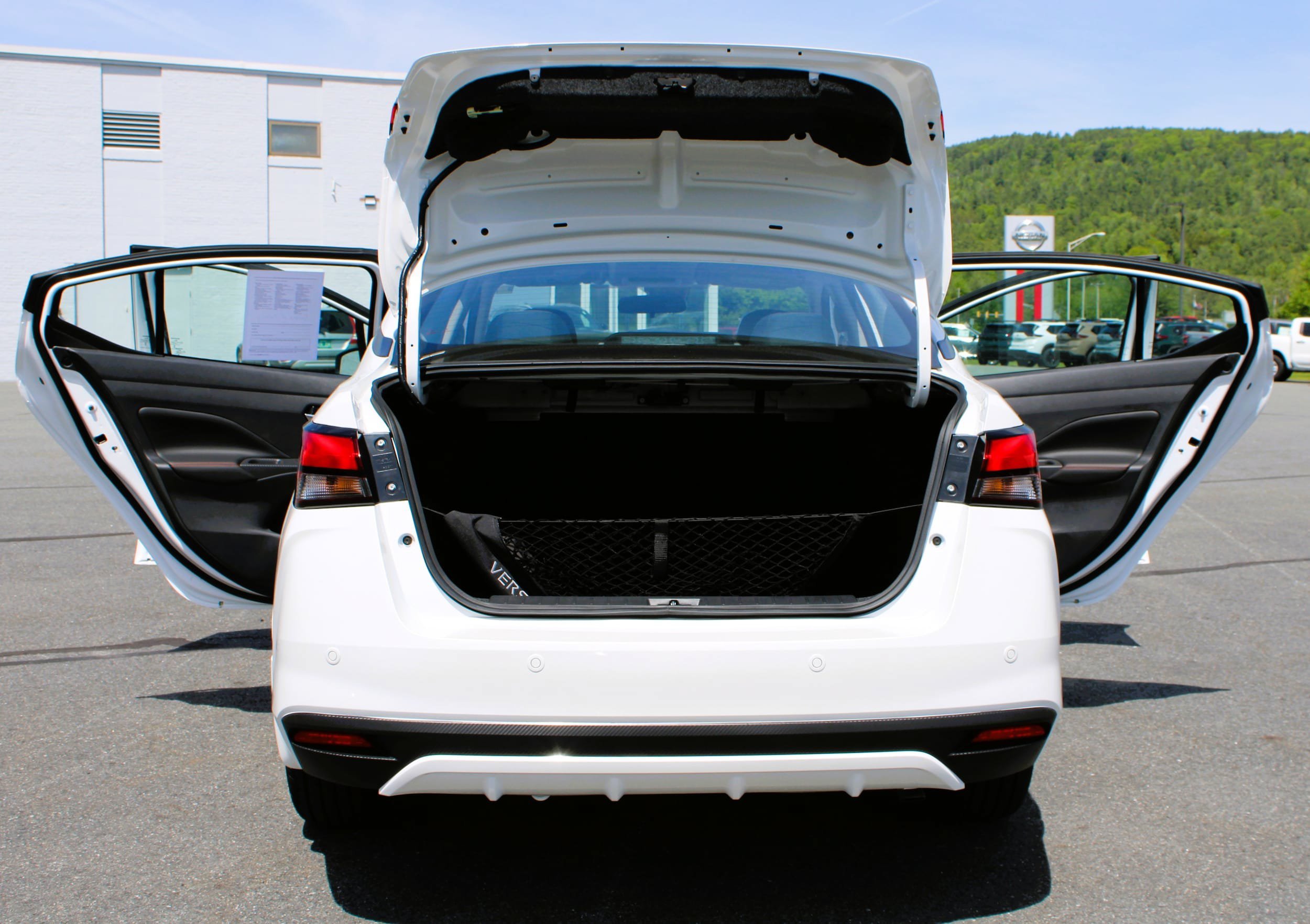 Used 2025 Aspen White Tricoat Nissan SR image 20