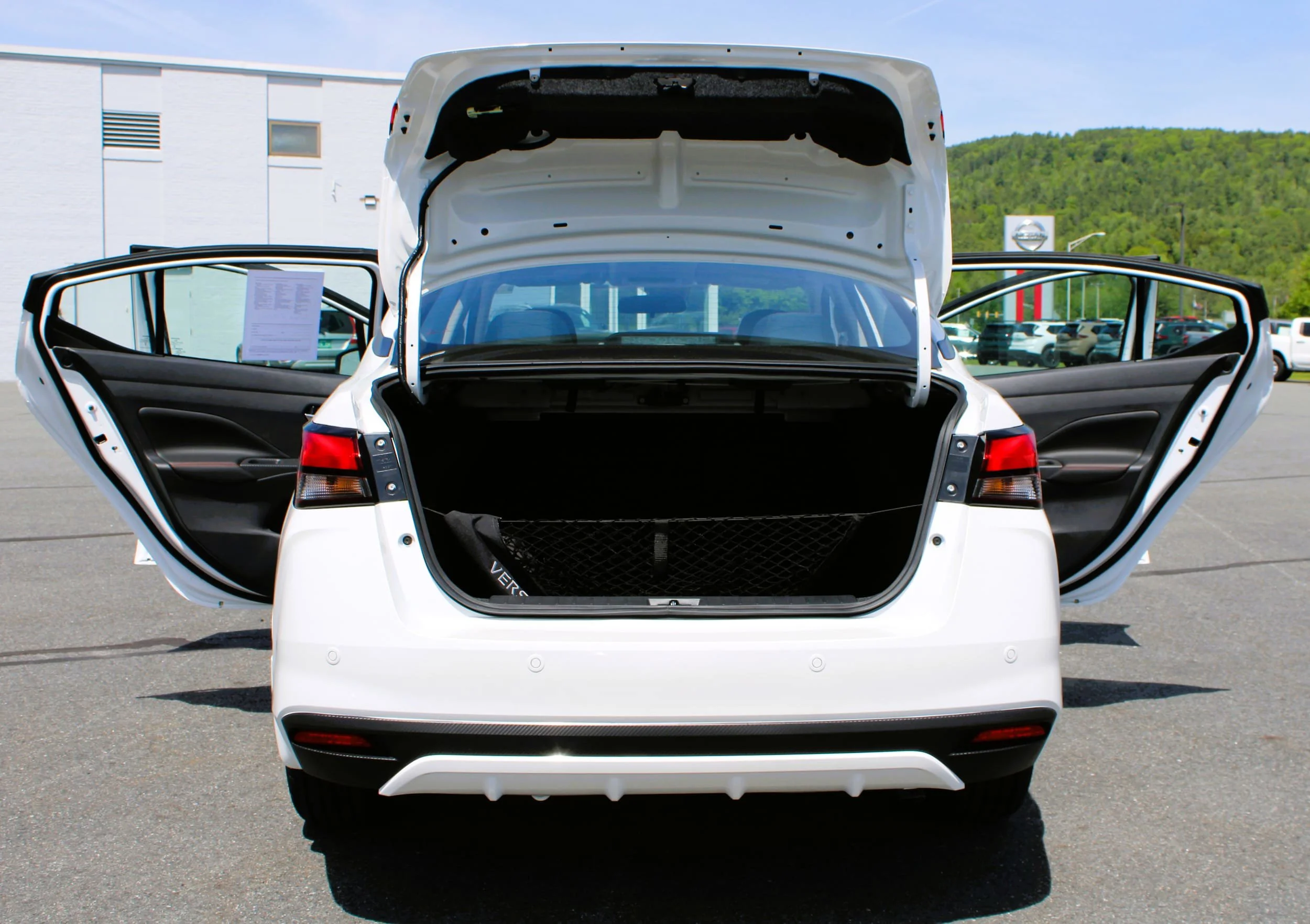 Used 2025 Aspen White Tricoat Nissan SR image 20