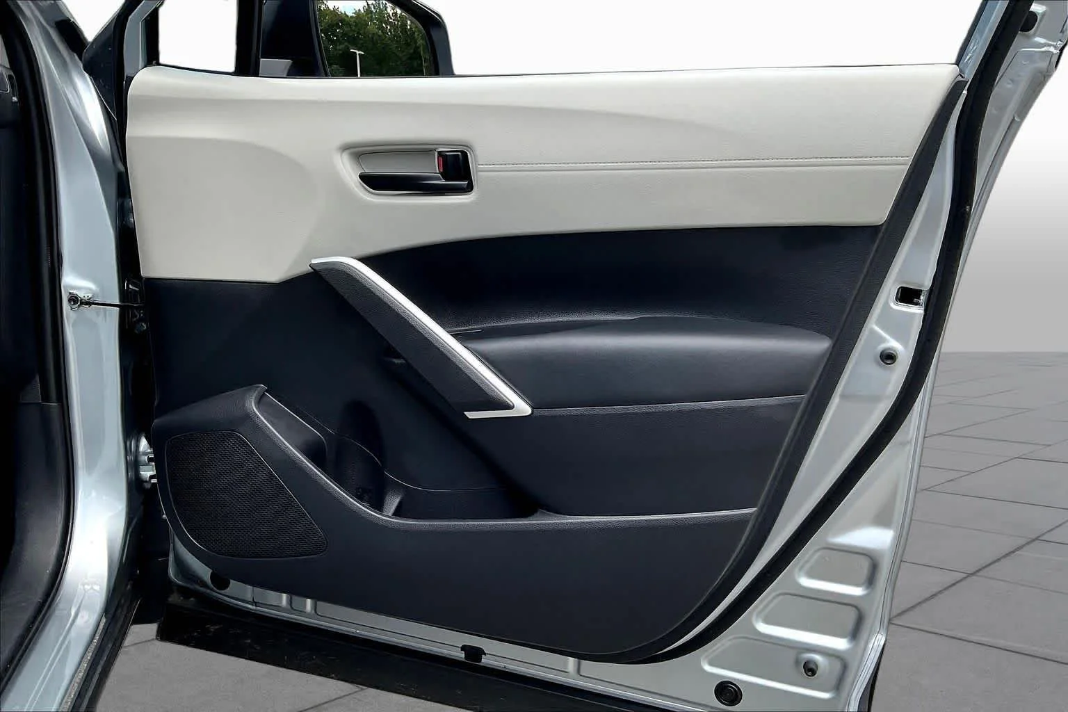 Used 2026 Sonic Silver Toyota L image 22