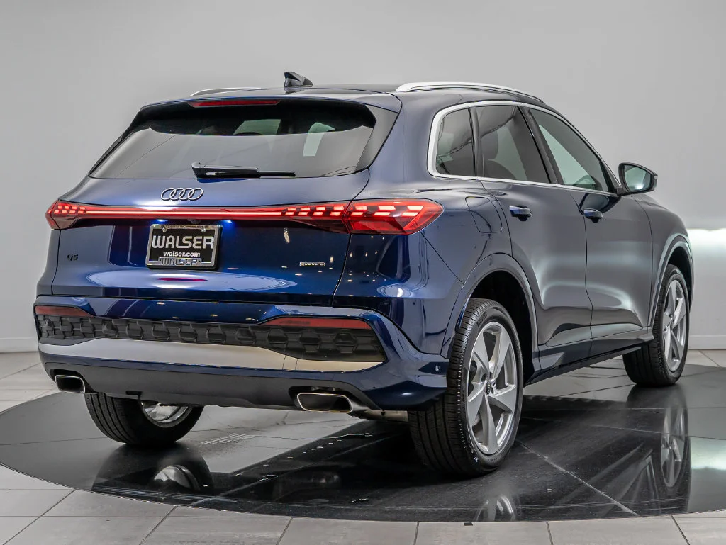 Used 2025 Navarra Blue Metallic Audi 2.0T Premium Plus image 10