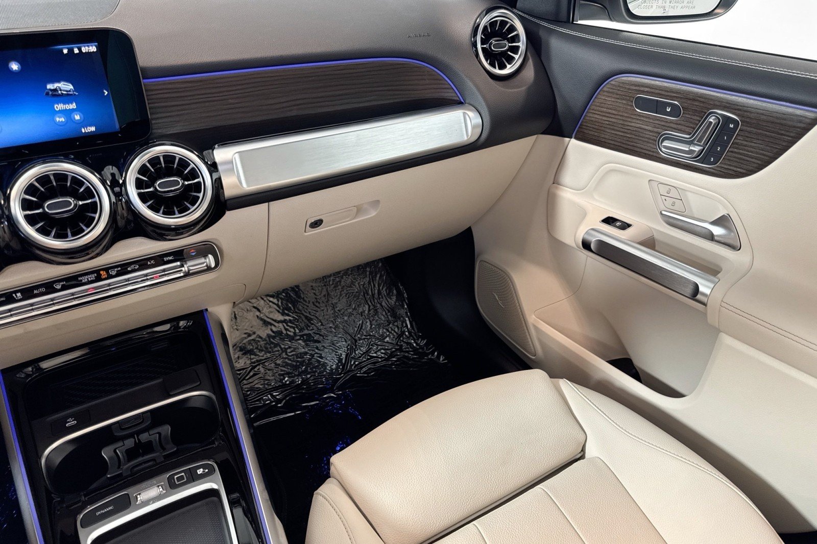 Certified Used 2026 Polar White Mercedes-Benz GLB 250 4MATIC® SUV image 22