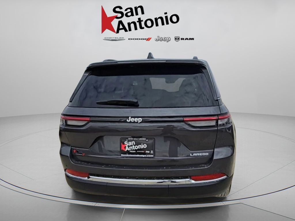 New 2025 Baltic Gray Metallic Clear-Coat Exterior Paint Jeep Laredo X image 12
