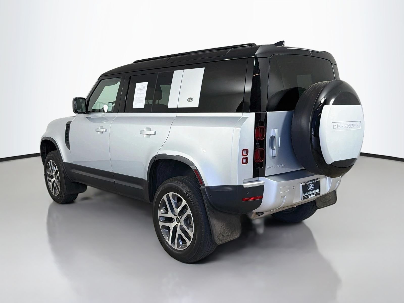 Used 2024 Hakuba Silver Metallic Land Rover S image 3