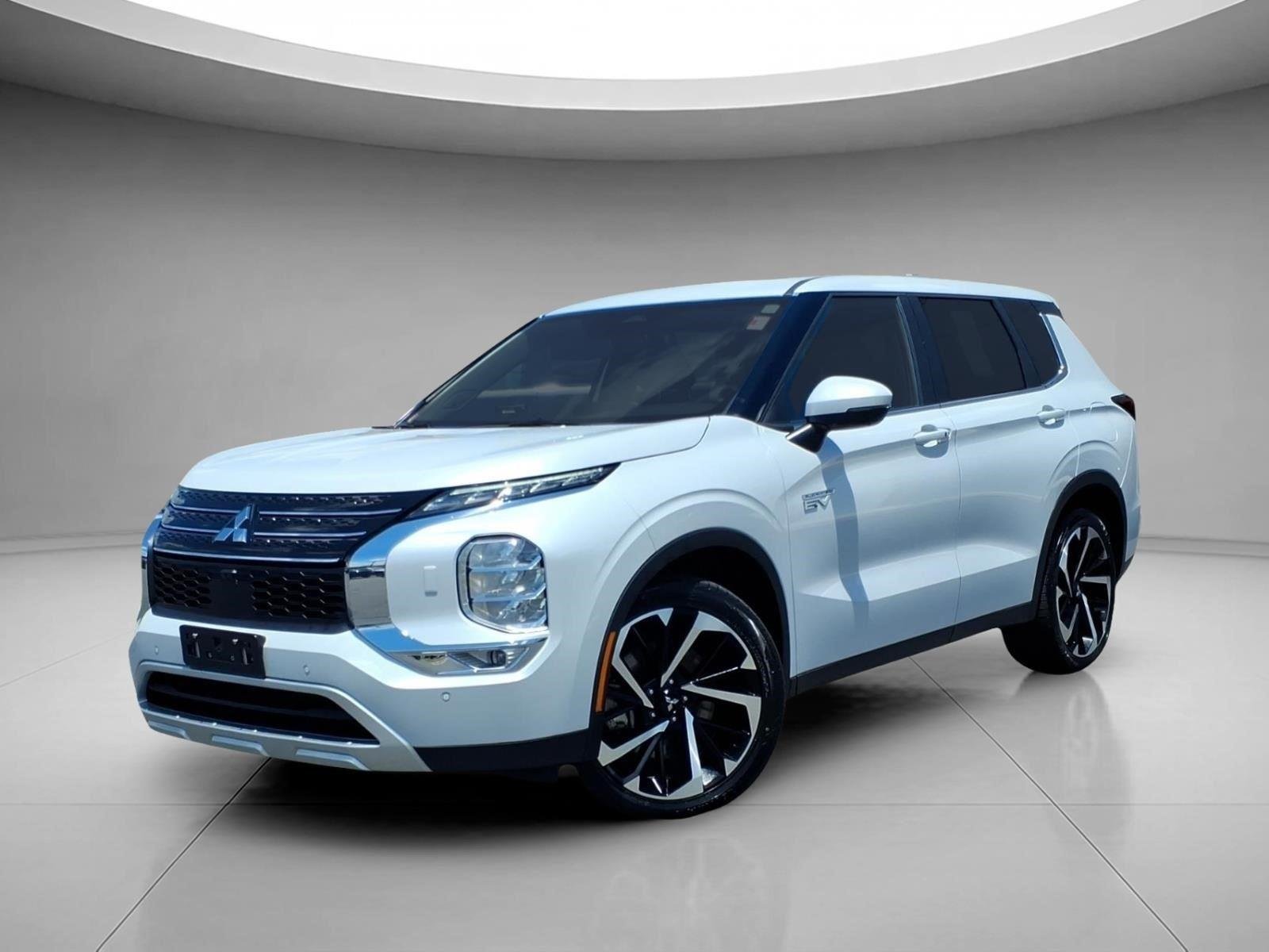 Used 2024 Alloy Silver Metallic Mitsubishi SE image 1