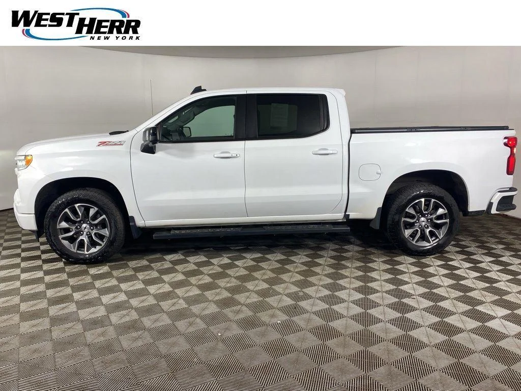 Used 2022 Summit White Chevrolet 4WD Crew Cab Short Bed RST image 21